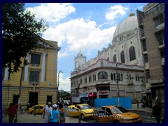 Plaza Morazan 07 - Theatre and Cathedral